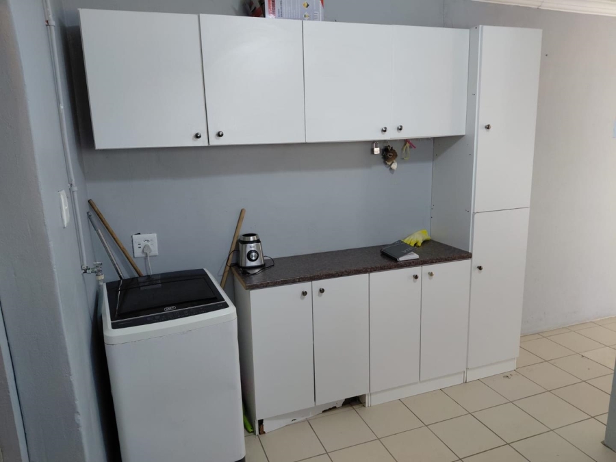 To Let 1 Bedroom Property for Rent in Oakdale Western Cape